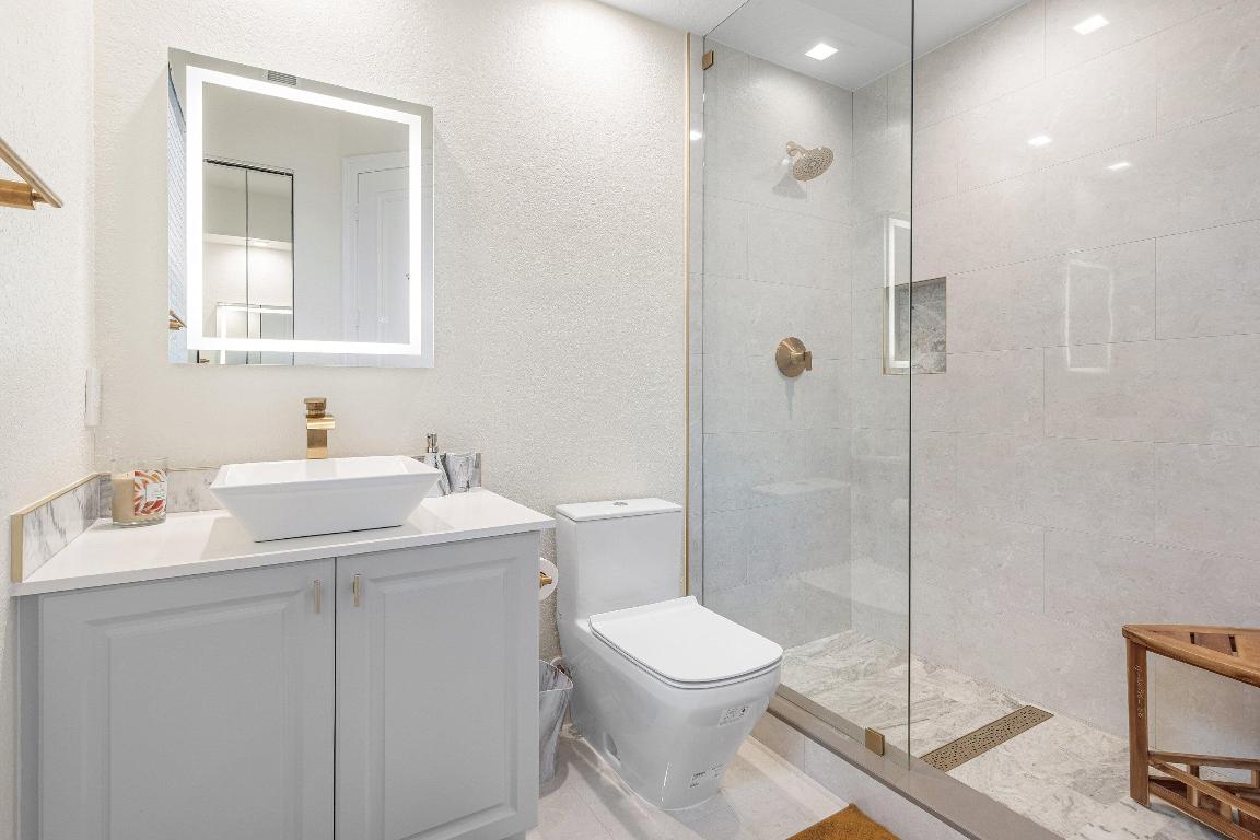 BRISTOL POINTE - Residential