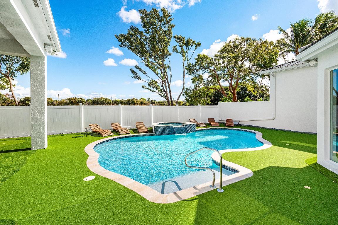 BRISTOL POINTE - Residential