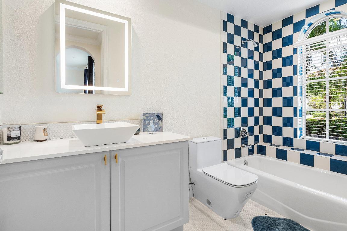 BRISTOL POINTE - Residential