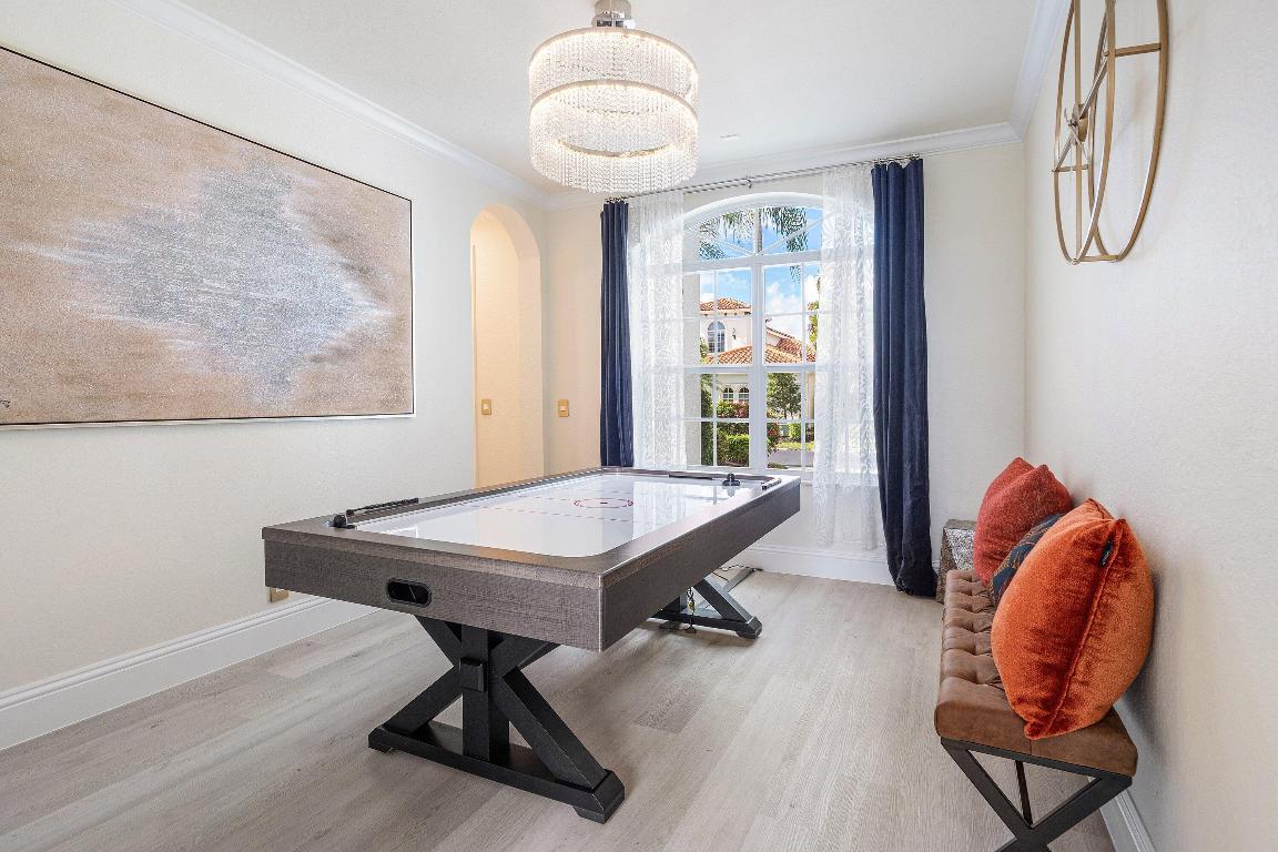 BRISTOL POINTE - Residential