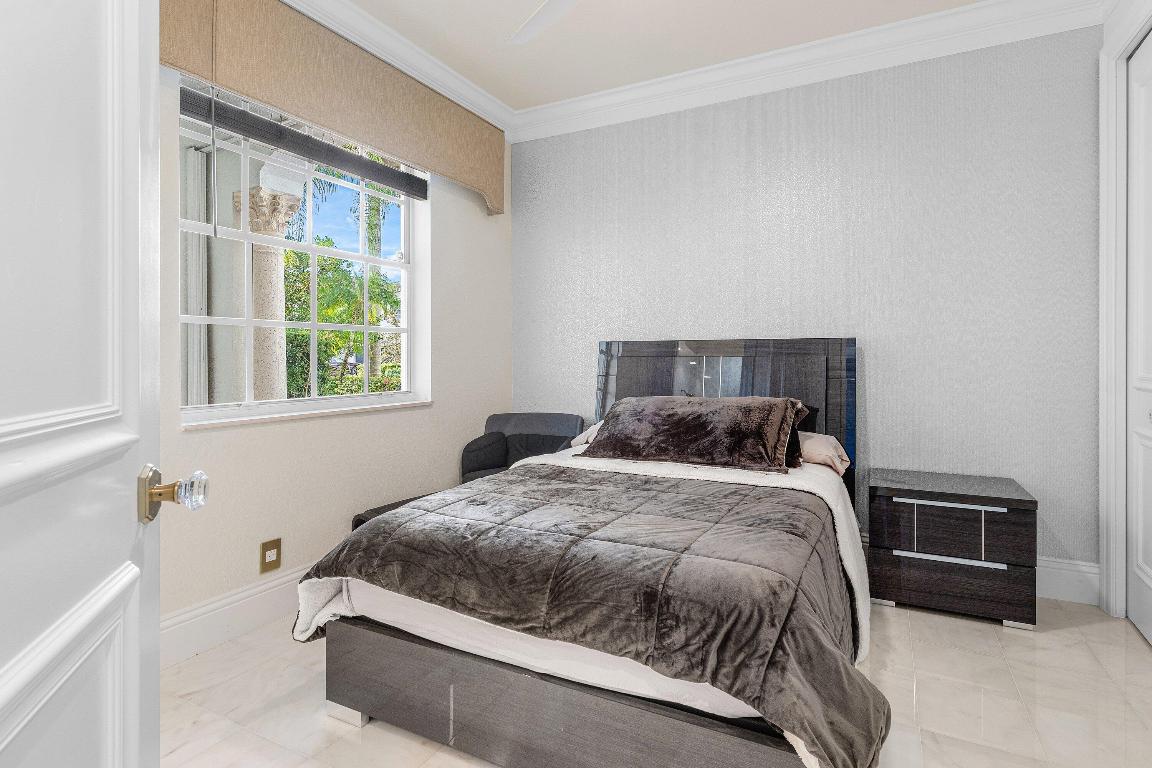 BRISTOL POINTE - Residential