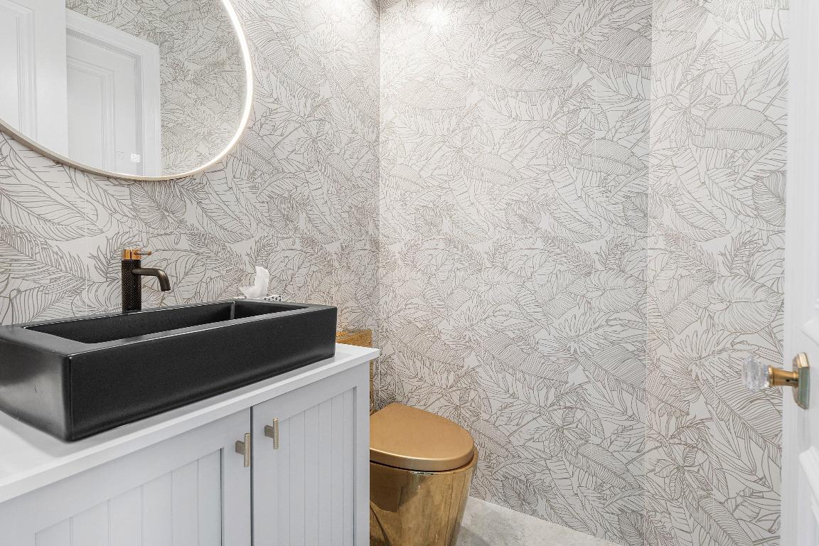 BRISTOL POINTE - Residential