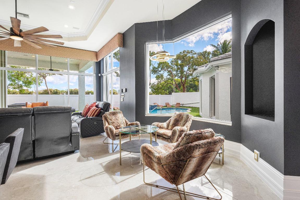 BRISTOL POINTE - Residential