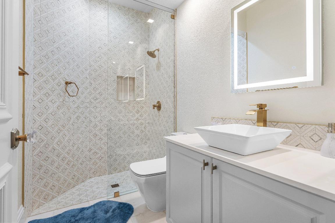 BRISTOL POINTE - Residential