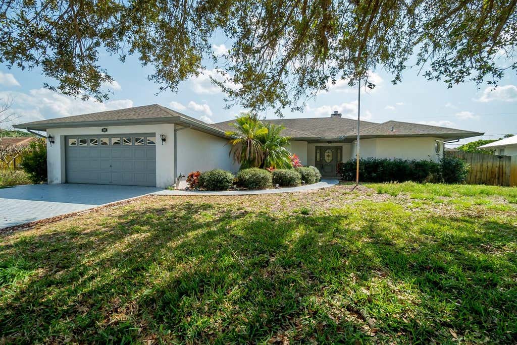 Photo of 242 SE Duval Avenue SE, Port Saint Lucie, FL 34983 (MLS # B26058540)