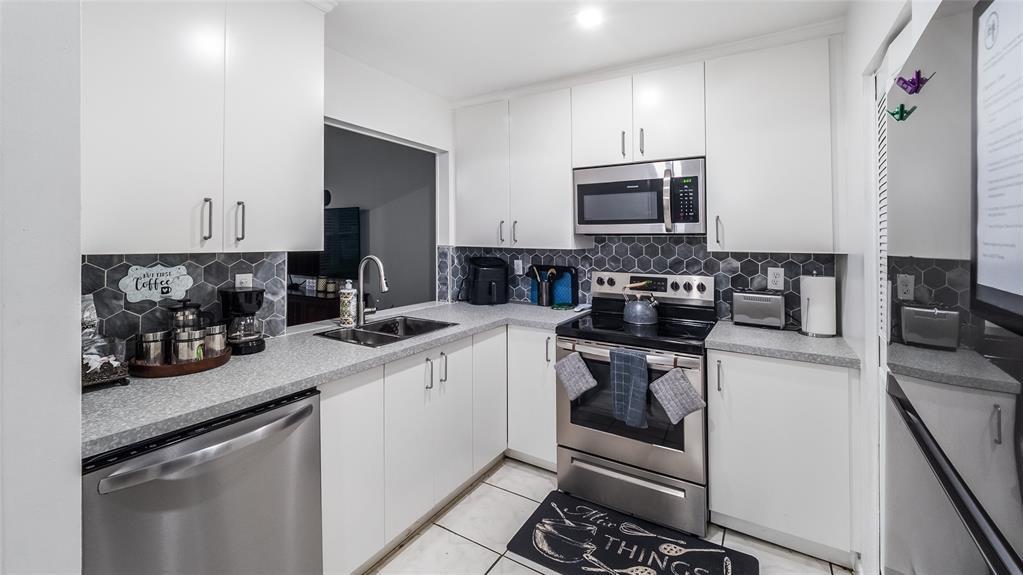 MIRROR LAKE ESTATES - Residential