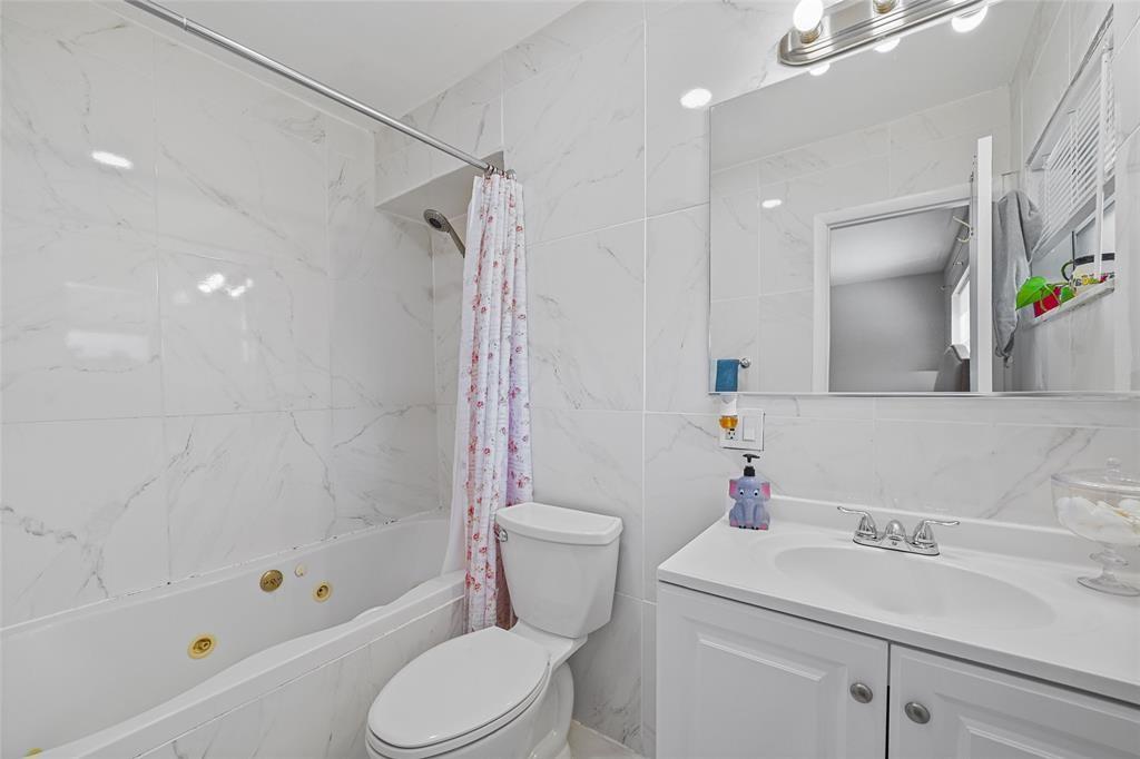 MIRROR LAKE ESTATES - Residential