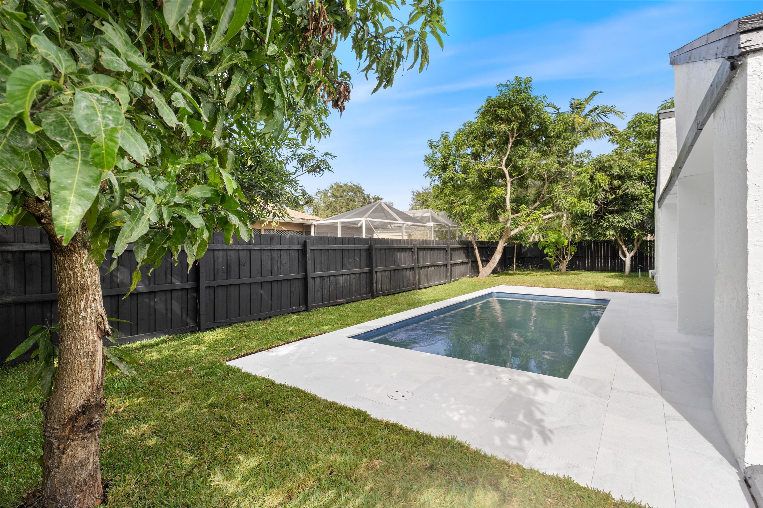 COUNTRY SEC 2 - Residential