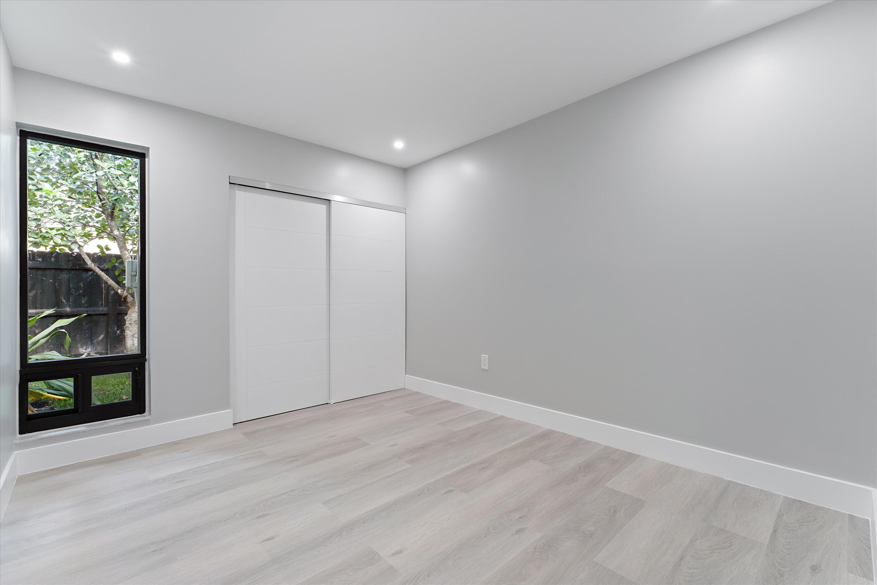 COUNTRY SEC 2 - Residential