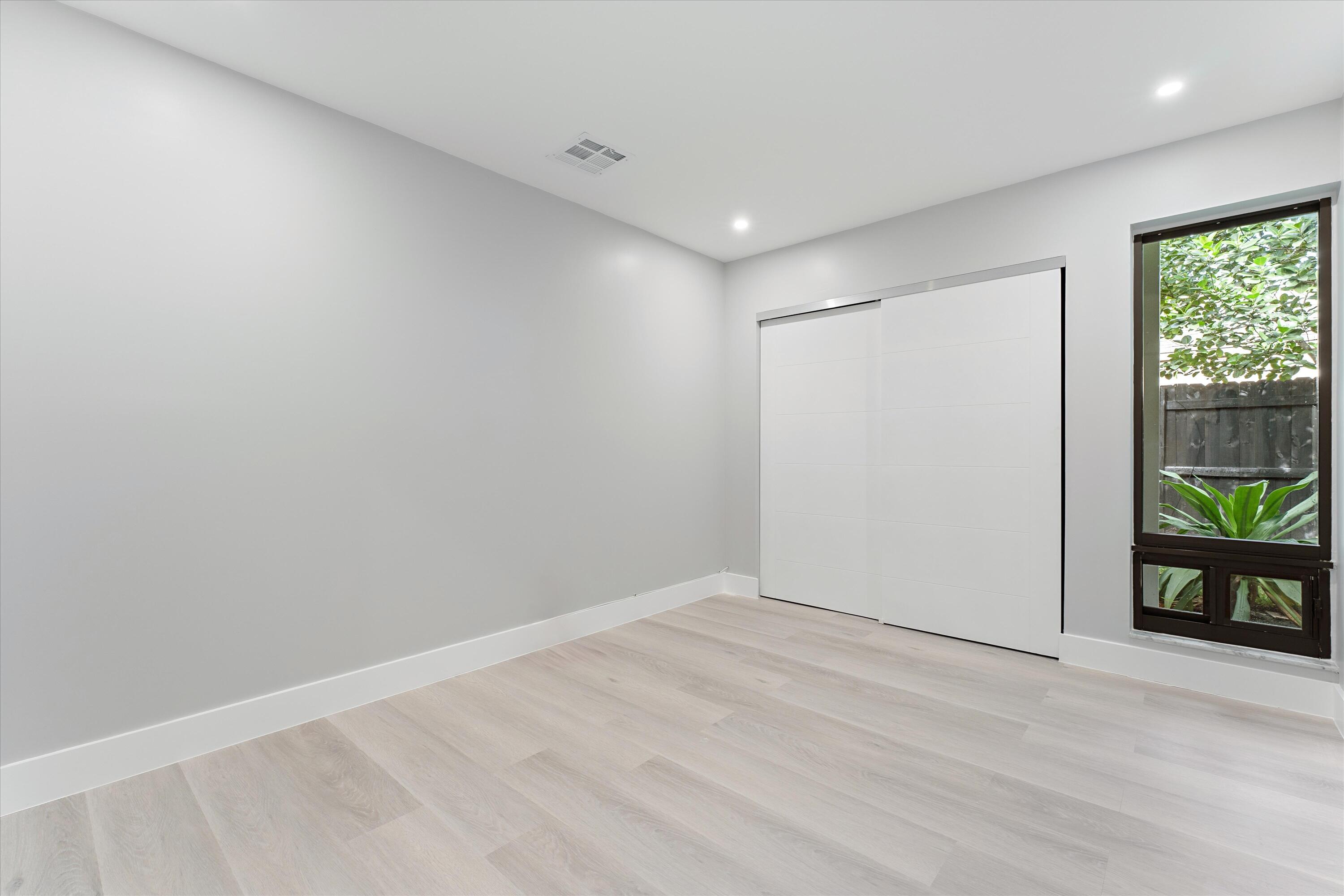 COUNTRY SEC 2 - Residential