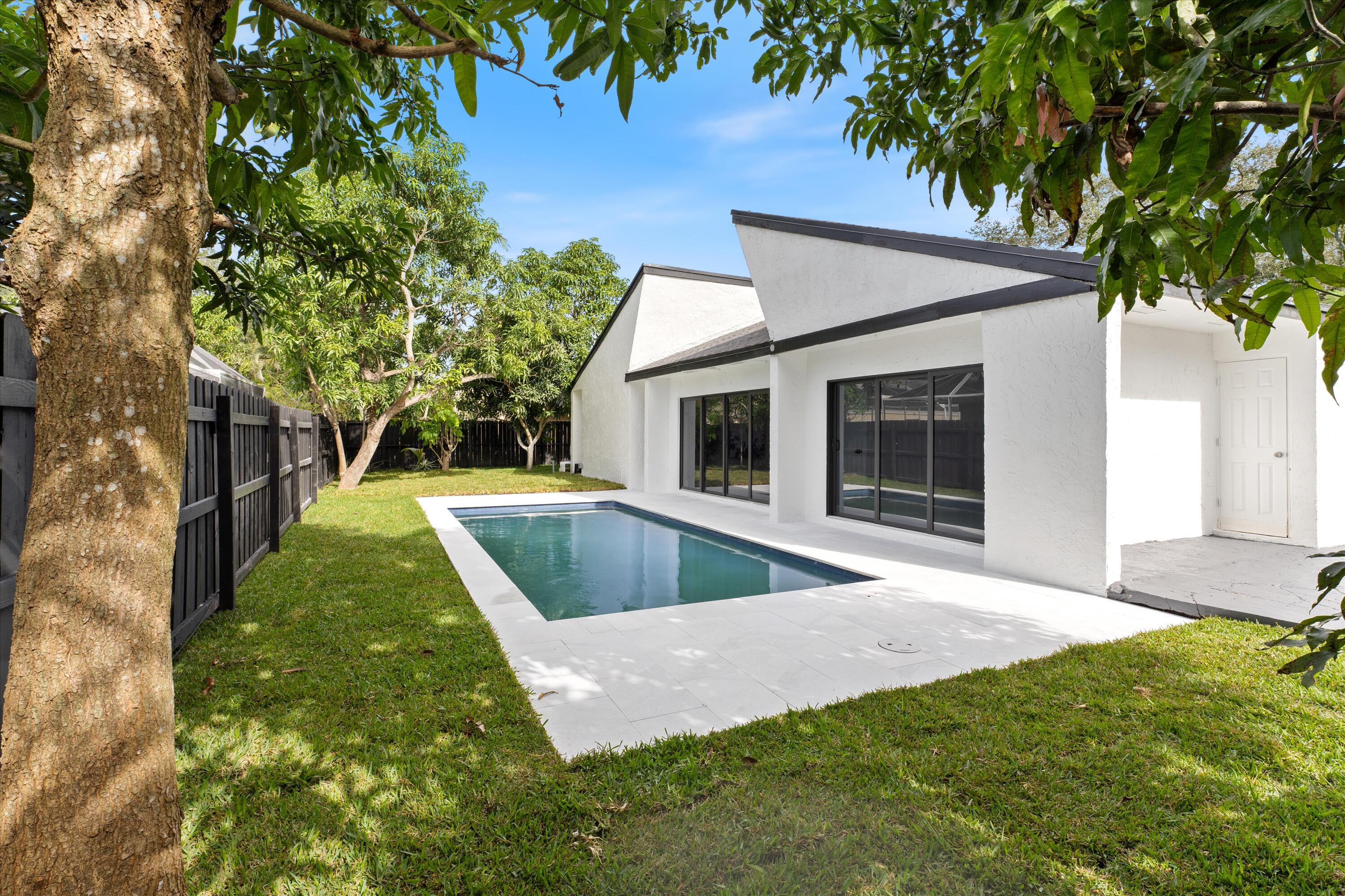 COUNTRY SEC 2 - Residential