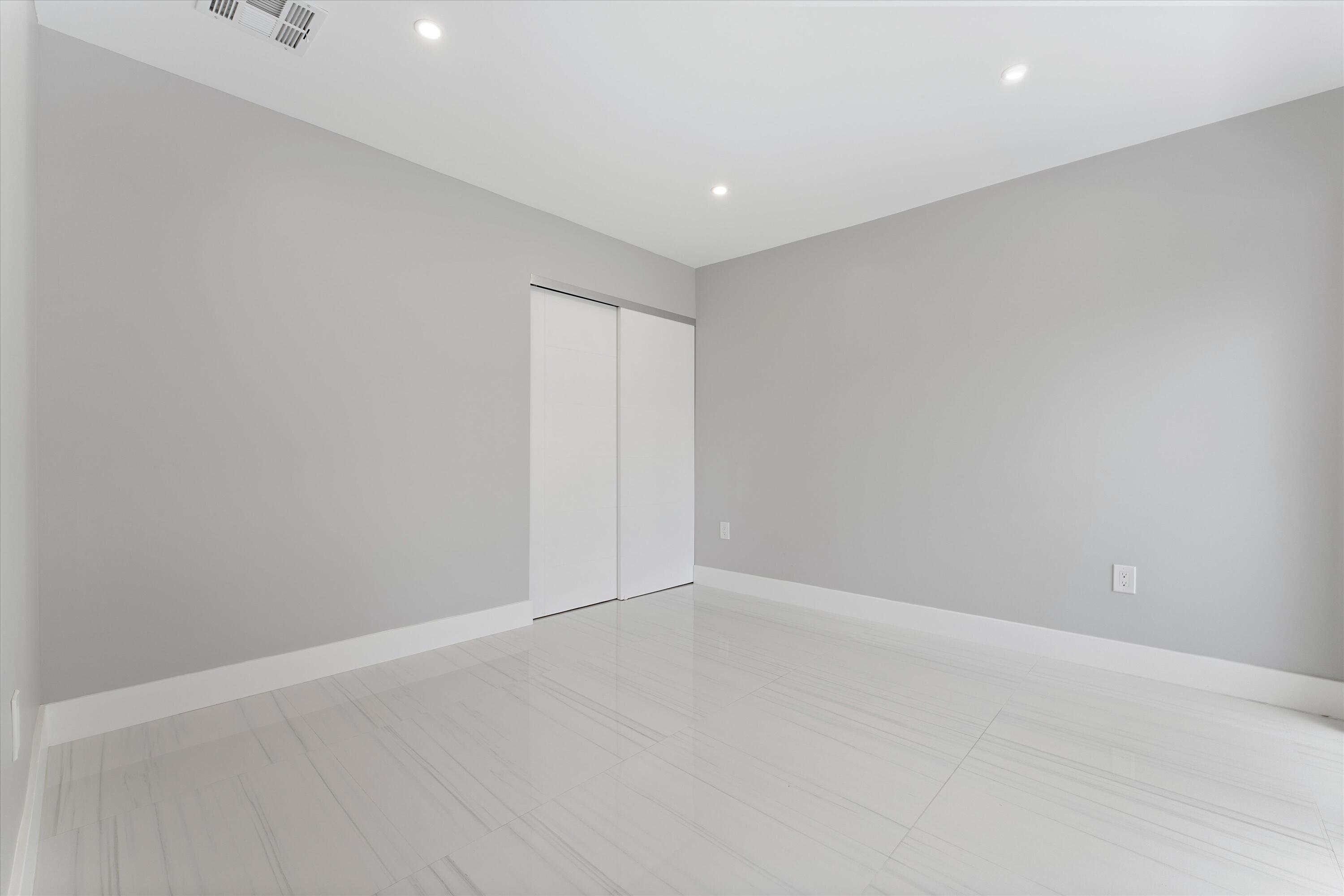 COUNTRY SEC 2 - Residential