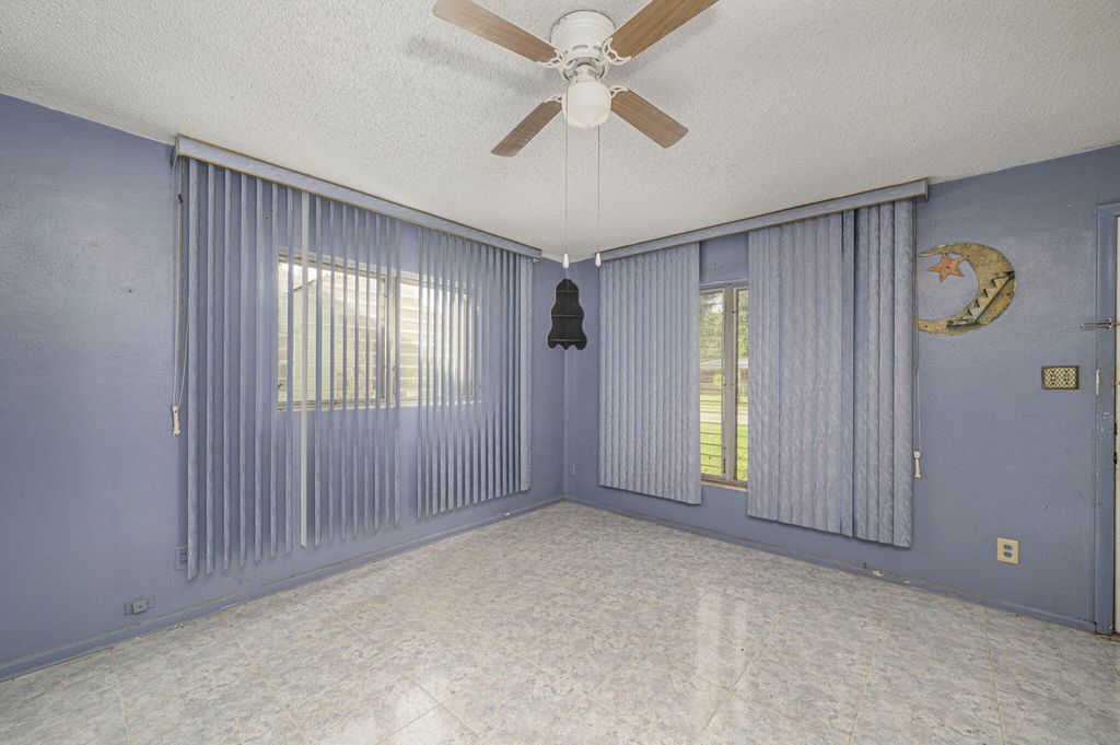 Photo of 2008 Avenue N, Fort Pierce, FL 34950 (MLS # R11078928)