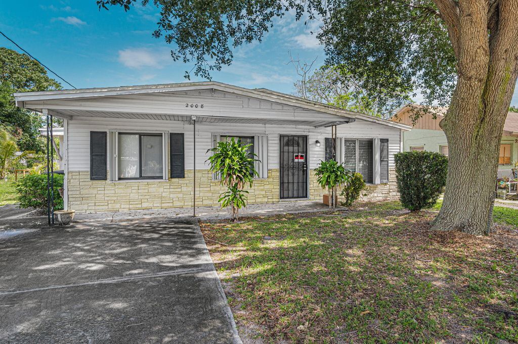 Photo of 2008 Avenue N, Fort Pierce, FL 34950 (MLS # R11078928)