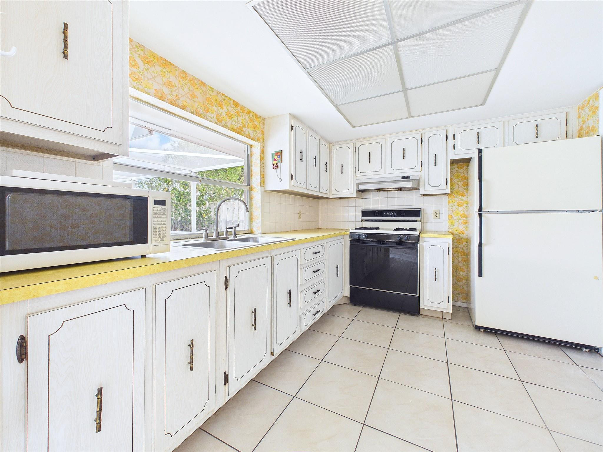 SUNRISE GOLF VLG SEC 24 - Residential