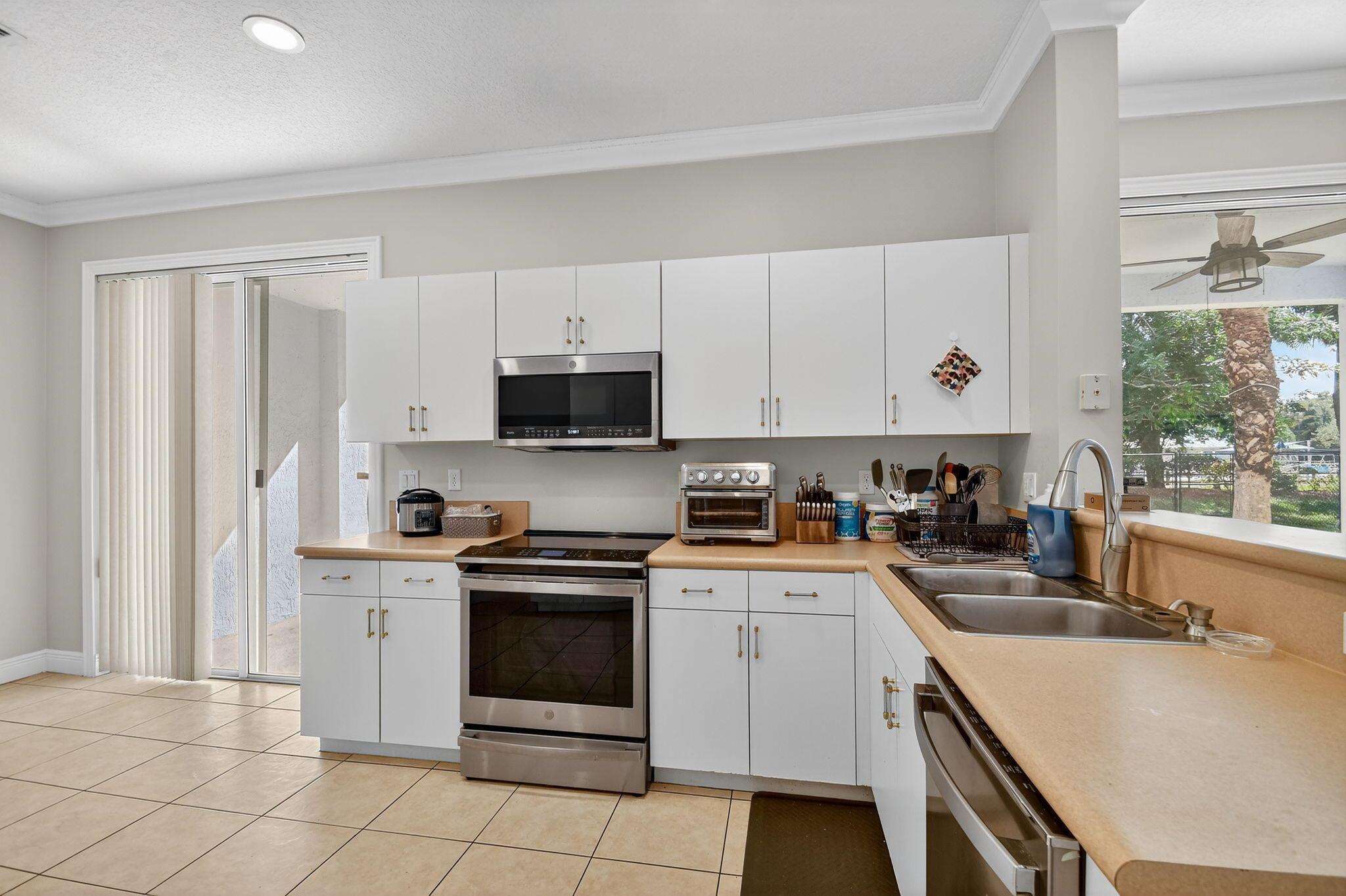 SEMINOLE ESTATES & TOWNHO - Residential