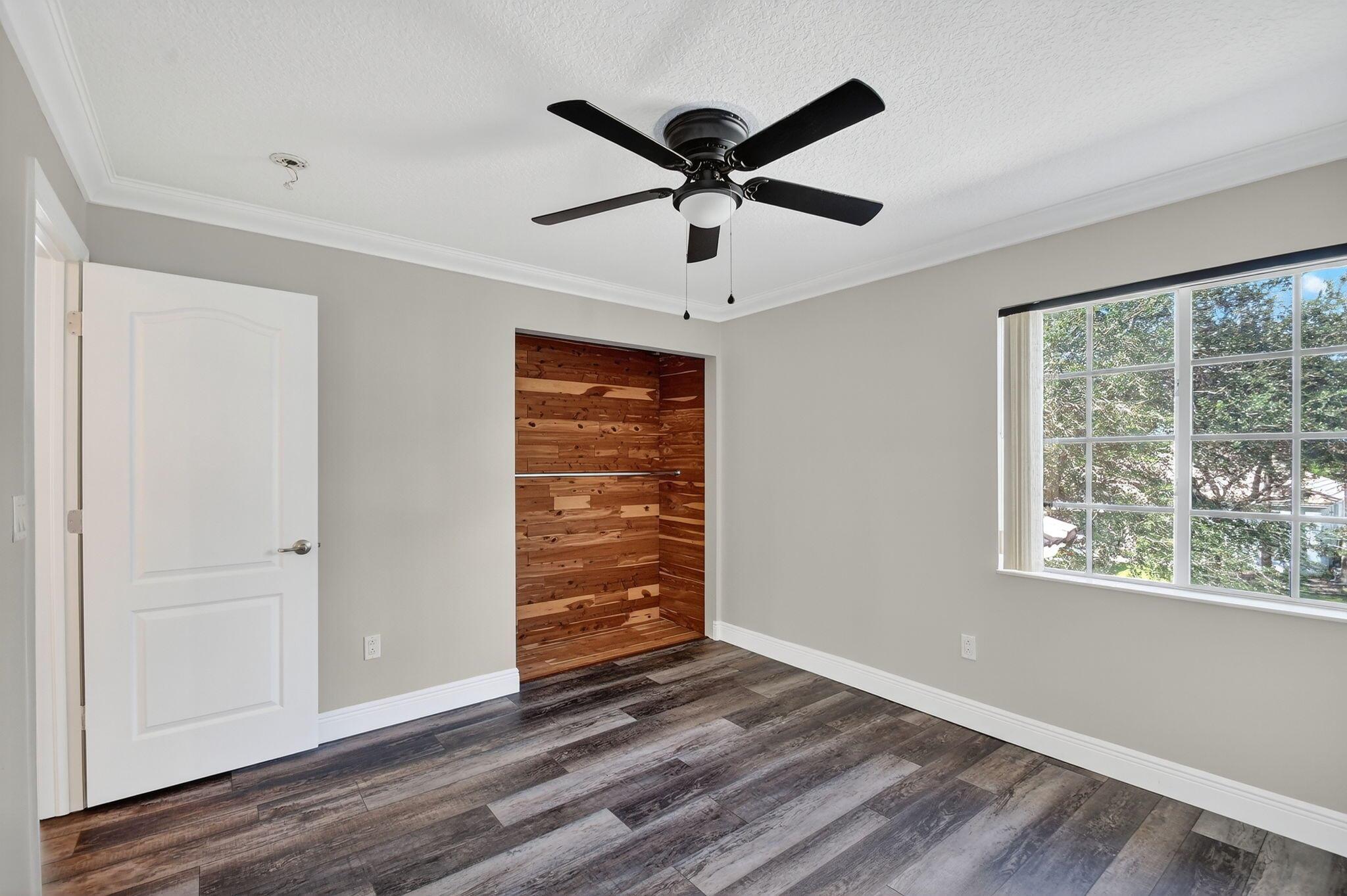 SEMINOLE ESTATES & TOWNHO - Residential