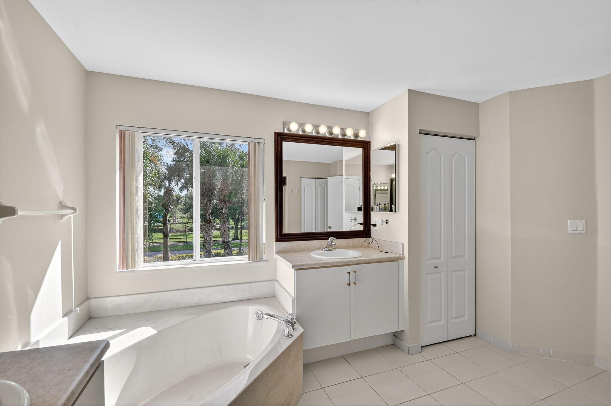 SEMINOLE ESTATES & TOWNHO - Residential