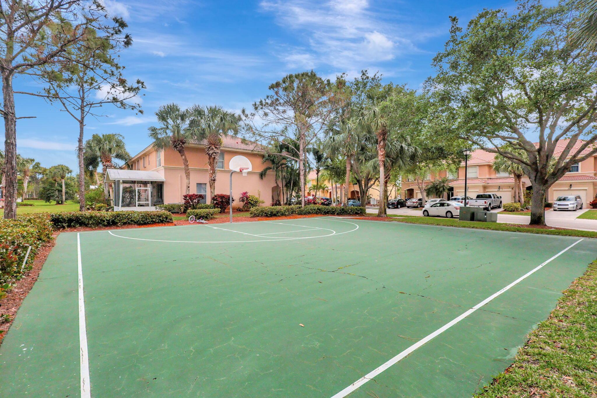 SEMINOLE ESTATES & TOWNHO - Residential