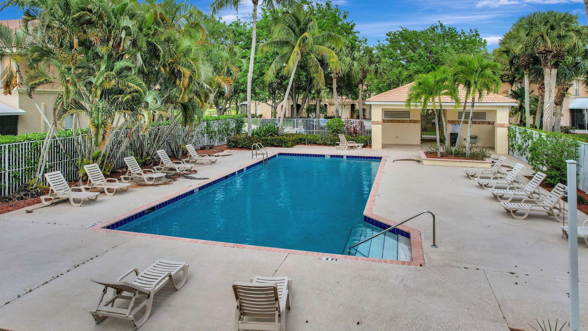 SEMINOLE ESTATES & TOWNHO - Residential