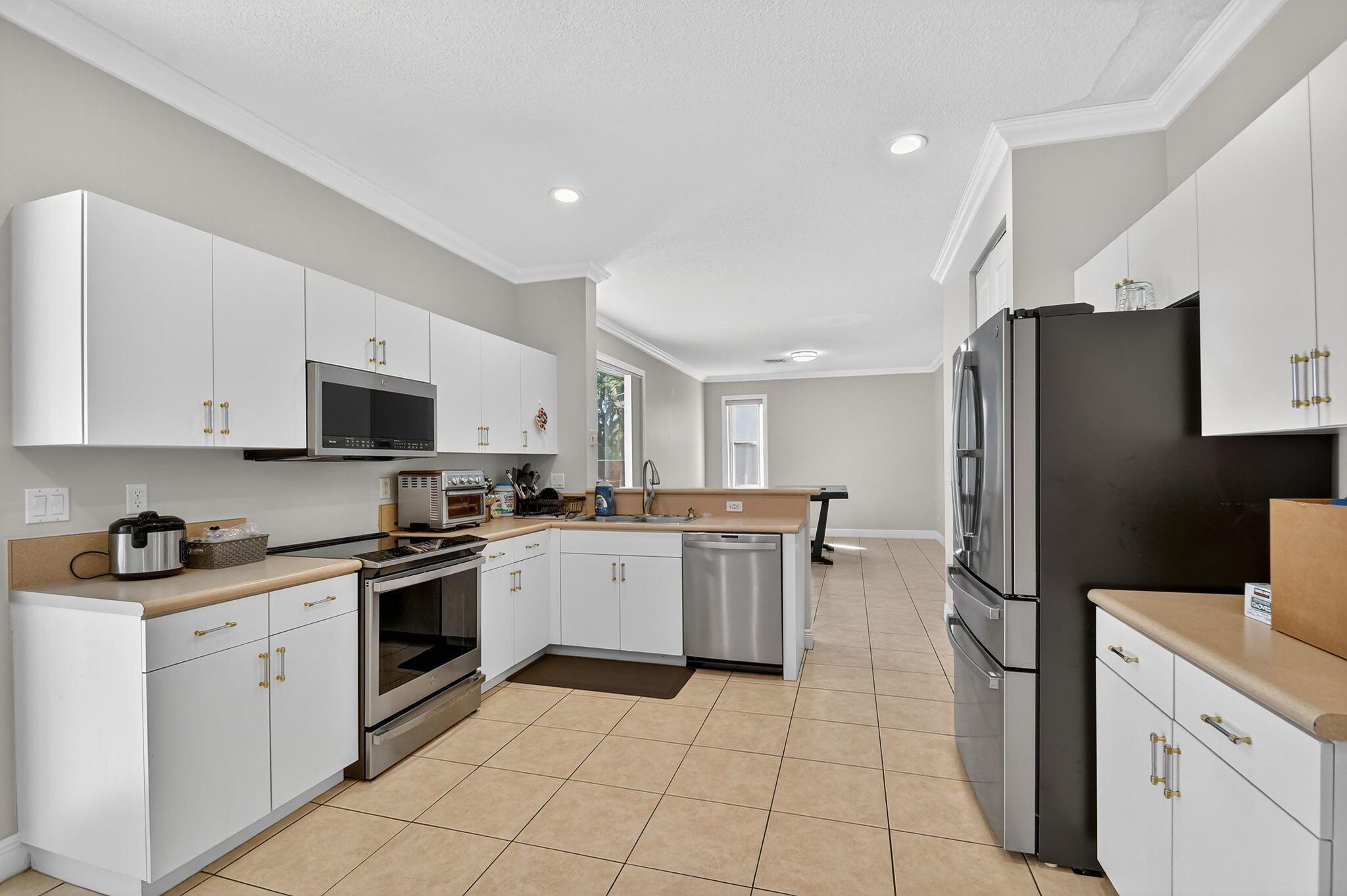 SEMINOLE ESTATES & TOWNHO - Residential