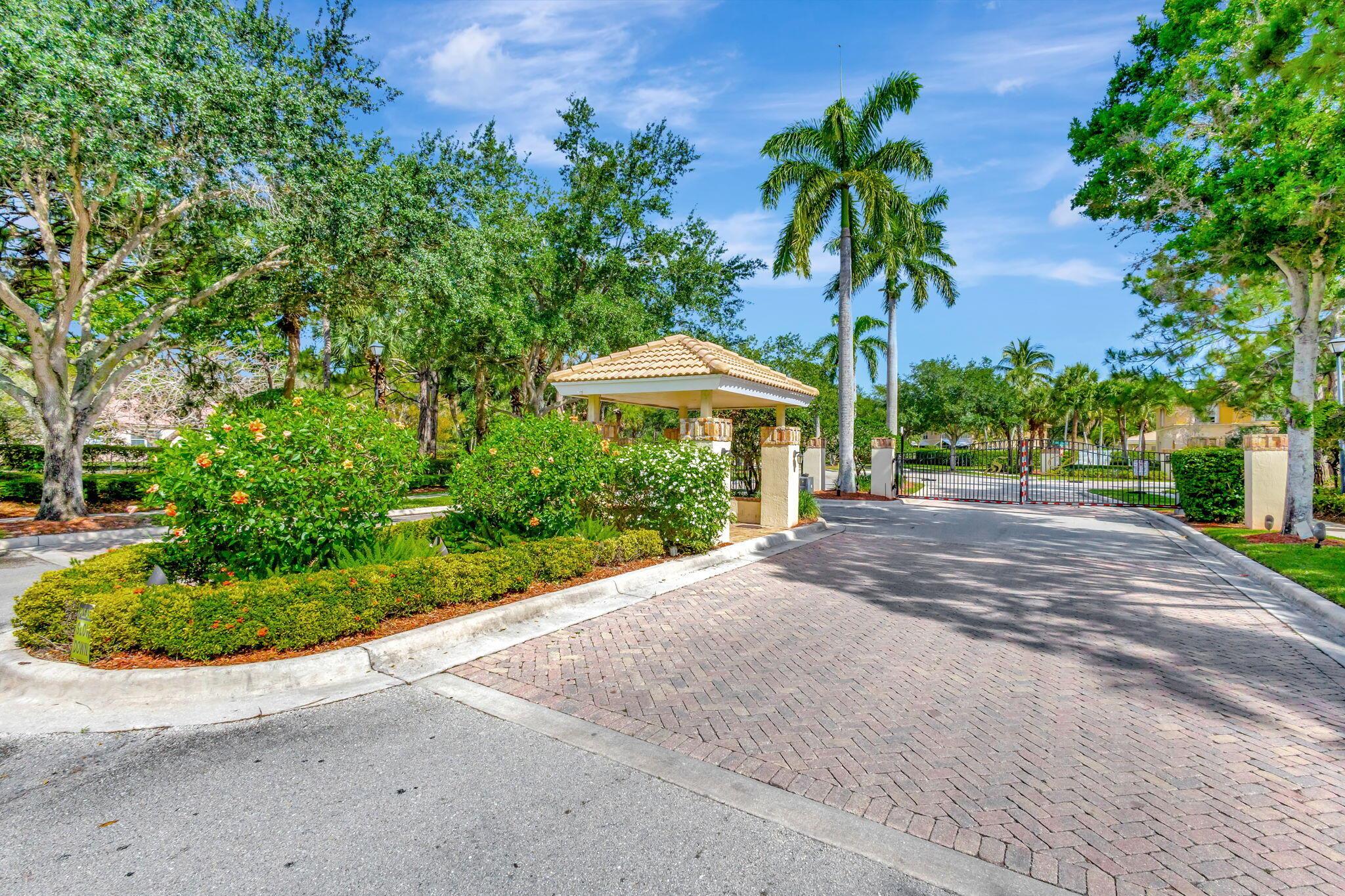 SEMINOLE ESTATES & TOWNHO - Residential