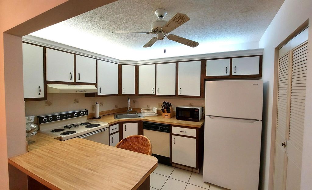 Photo of 134 Lake Pine Cir #B-2, Greenacres, FL 33463 (MLS # R11107865)