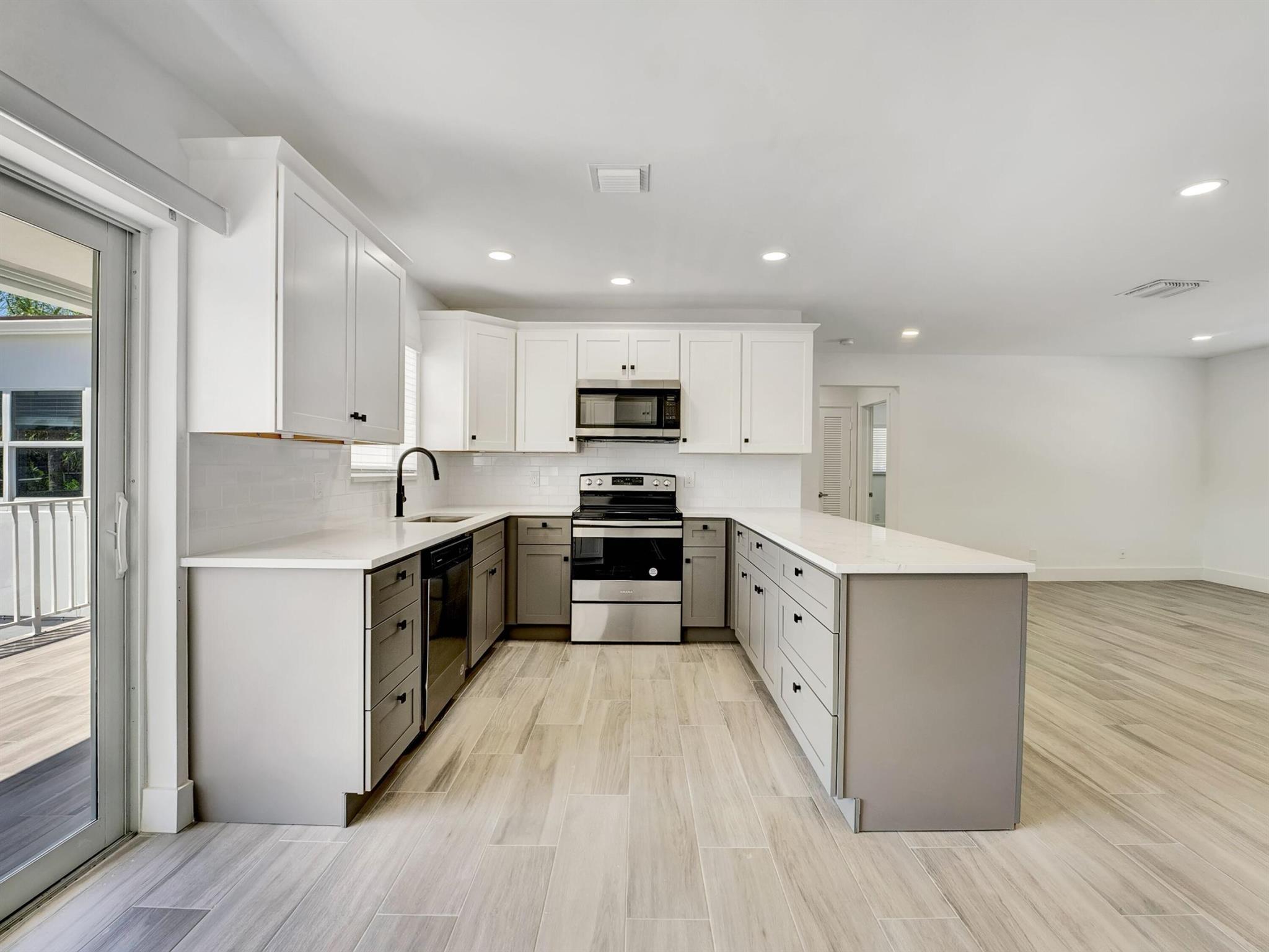 HIGHLAND BEACH ISLES - Residential Income