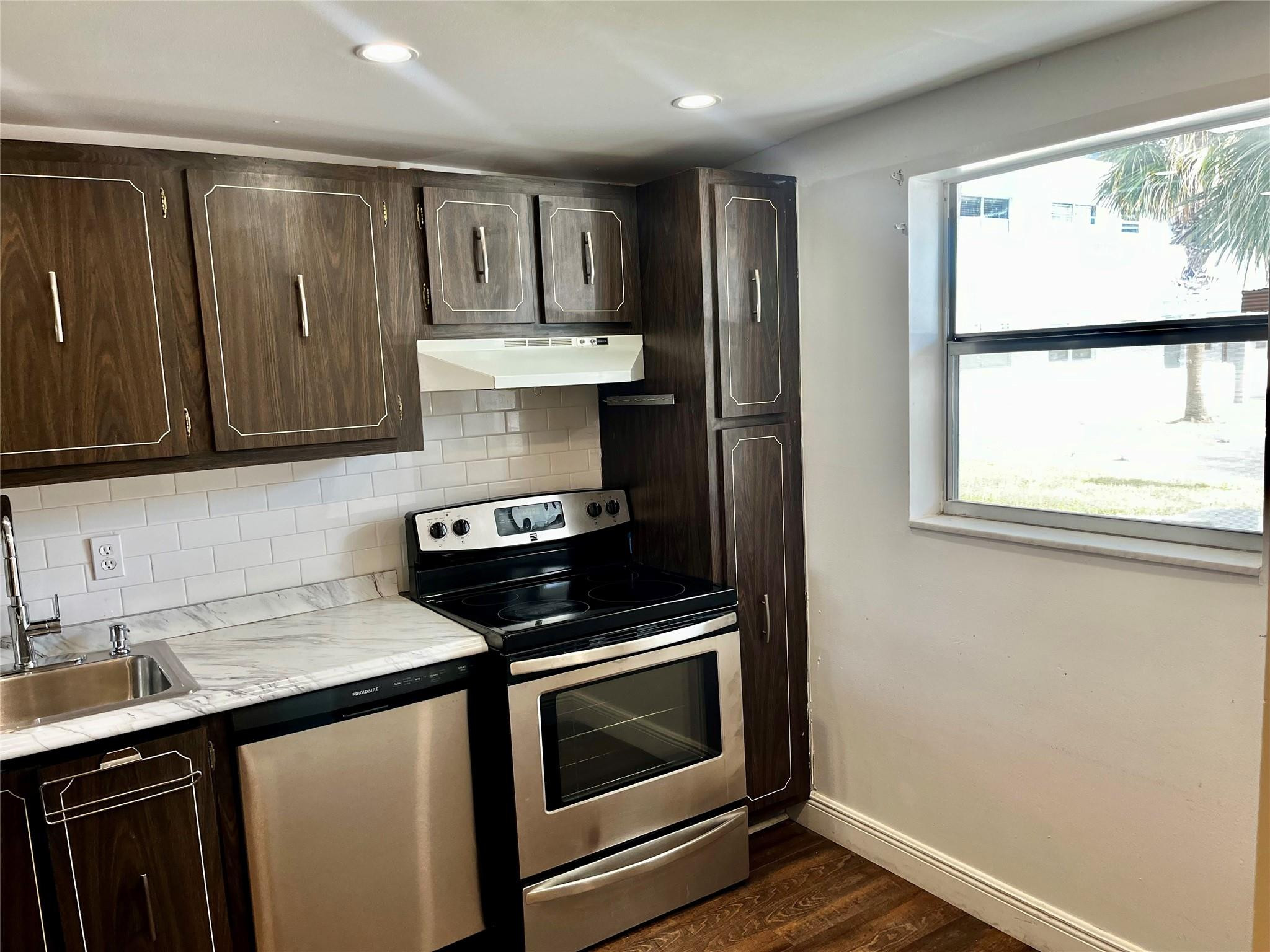 Sands Point - Residential