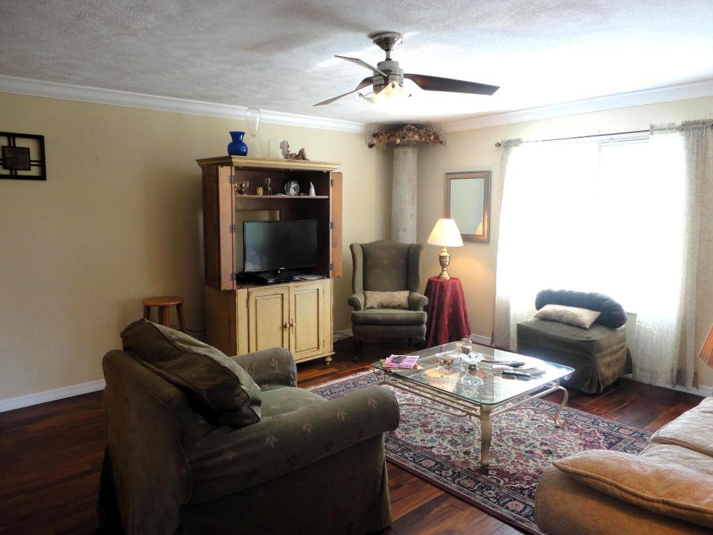 MILES GRANT CONDO 1 - Residential Lease