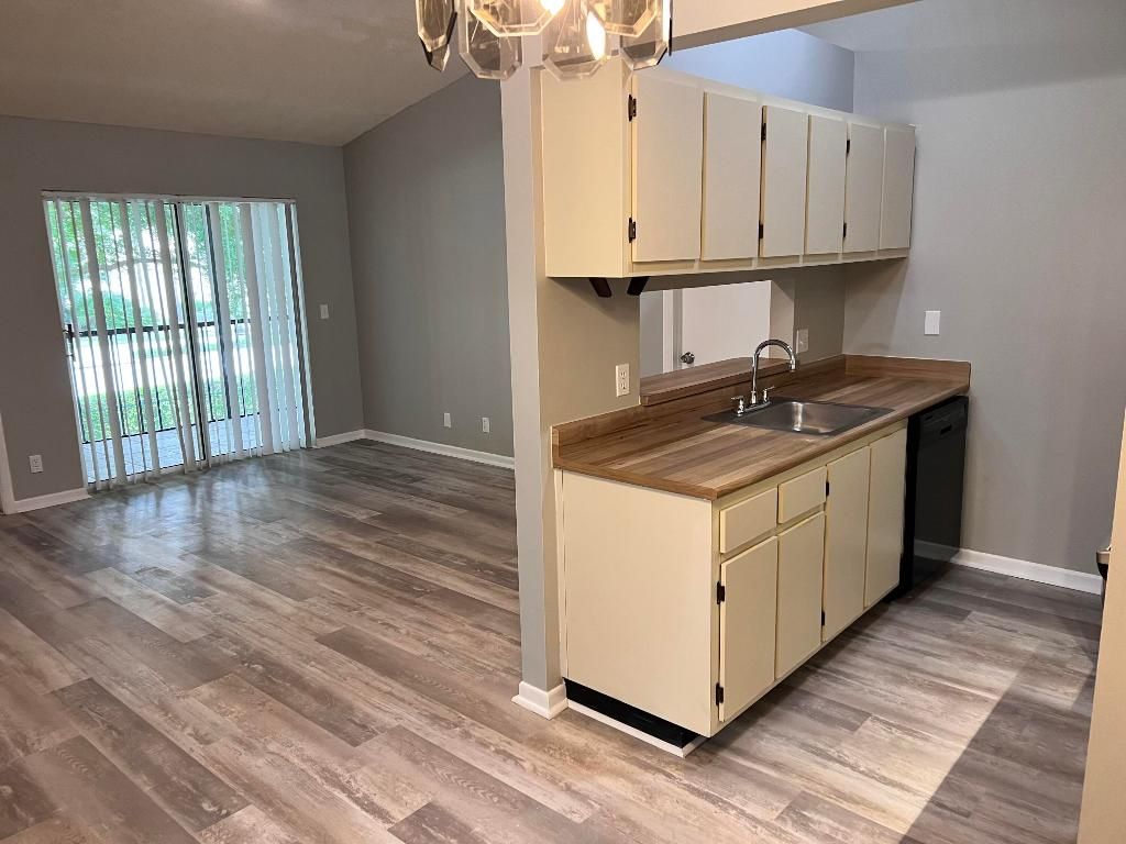 Photo of 6392 Chasewood Dr #G, Jupiter, FL 33458 (MLS # R10926766)