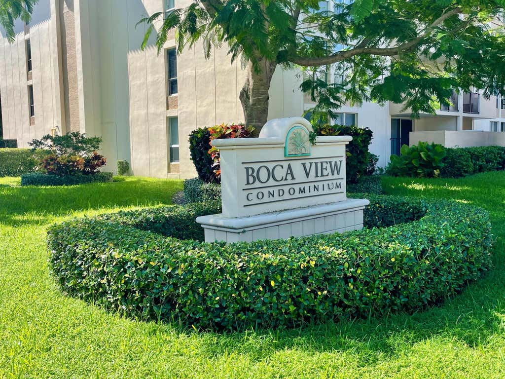 Photo of 1000 Spanish River Road #1B, Boca Raton, FL 33432 (MLS # B26060597)