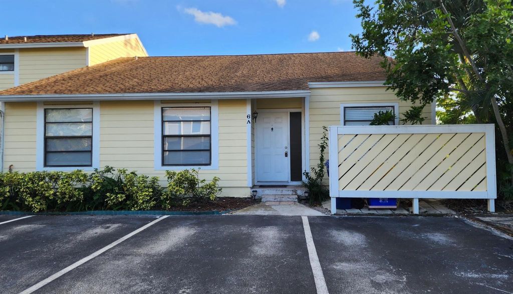 Photo of 408 Lakewood Court #6a, Jupiter, FL 33458 (MLS # R10934142)