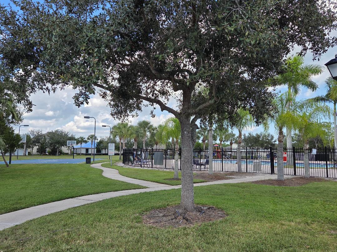 PALM BREEZES CLUB - Residential