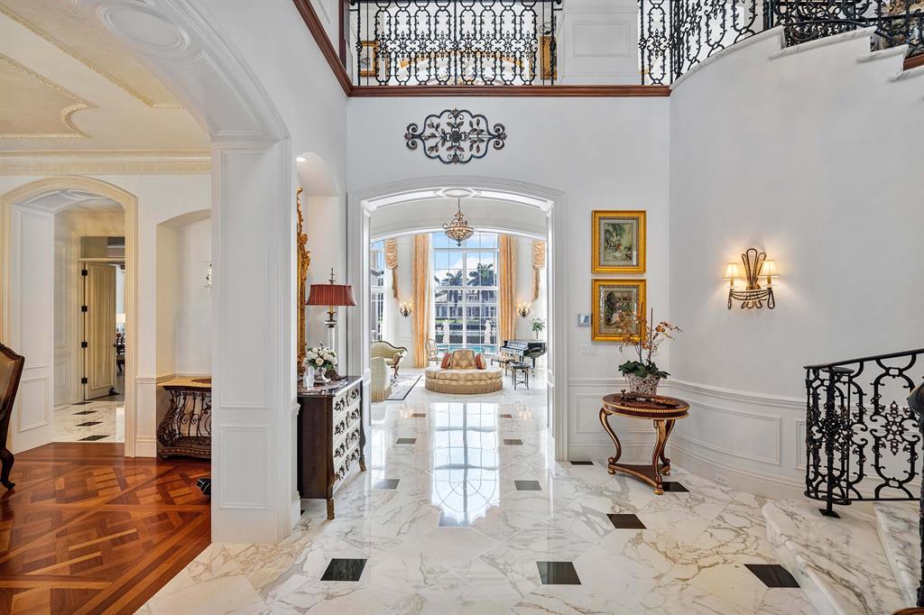 ROYAL PALM YACHT & COUNTR - Residential