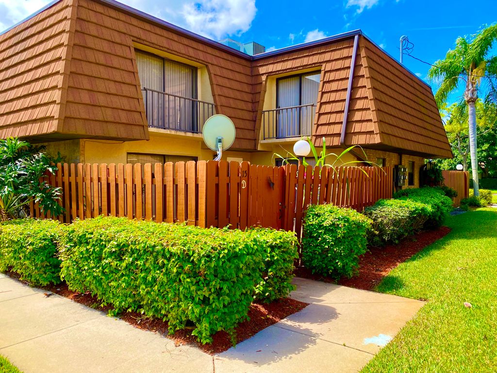 Photo of 1402 Nebraska Avenue #15d, Fort Pierce, FL 34950 (MLS # R10783560)