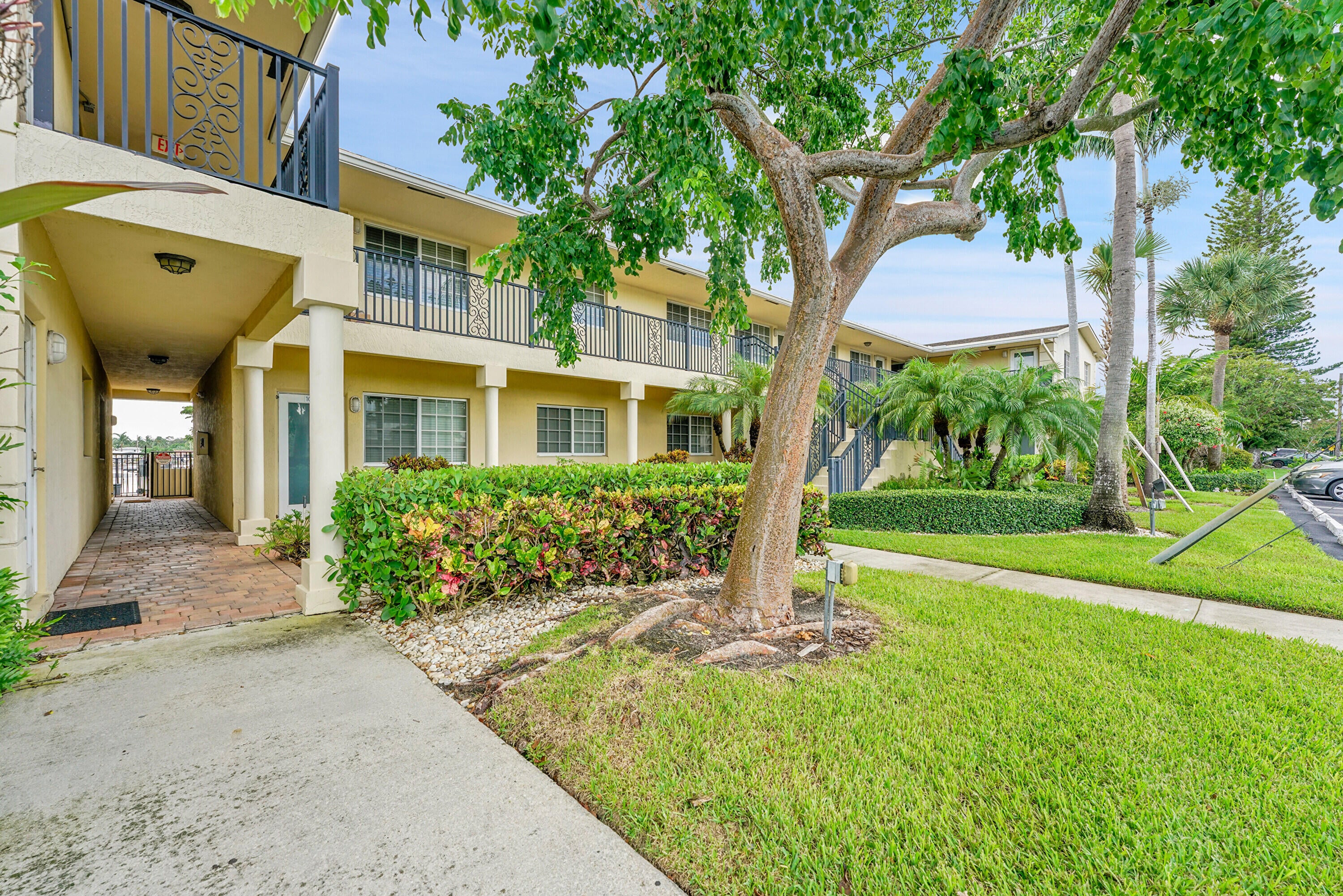 410 SW 15TH Street 202