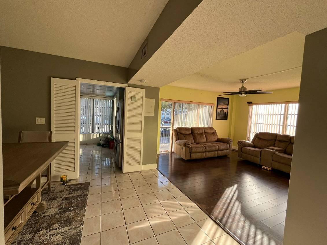 MANORS OF INVERRARY I-8 - Residential