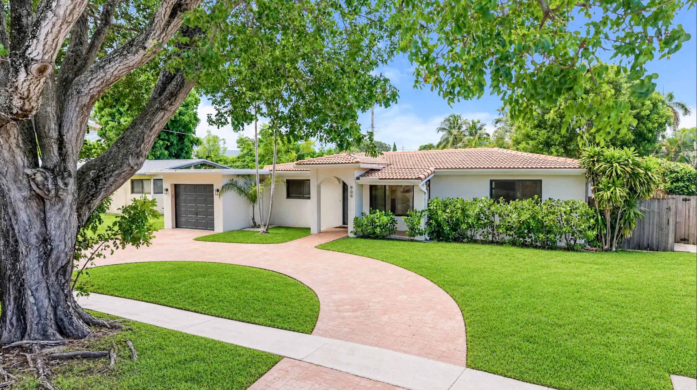 909 SE 14TH Drive