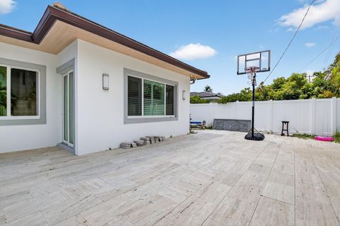Tiny photo for 711 NE 6th Street, Boca Raton, FL 33432 (MLS # F10552124)