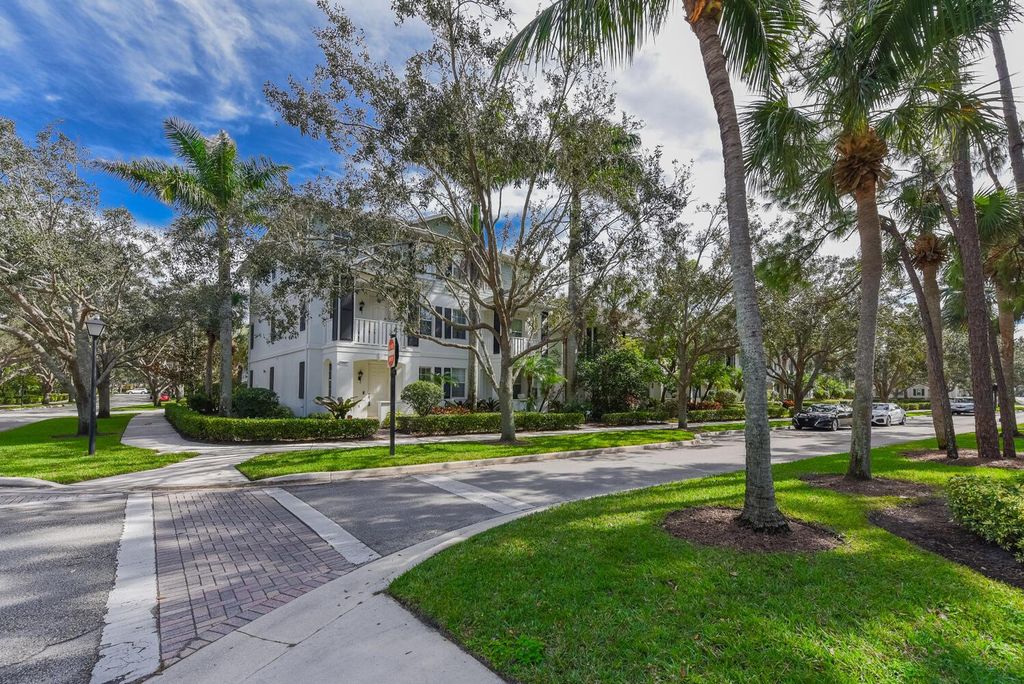 Photo of 3261 E Community Drive, Jupiter, FL 33458 (MLS # R10954522)