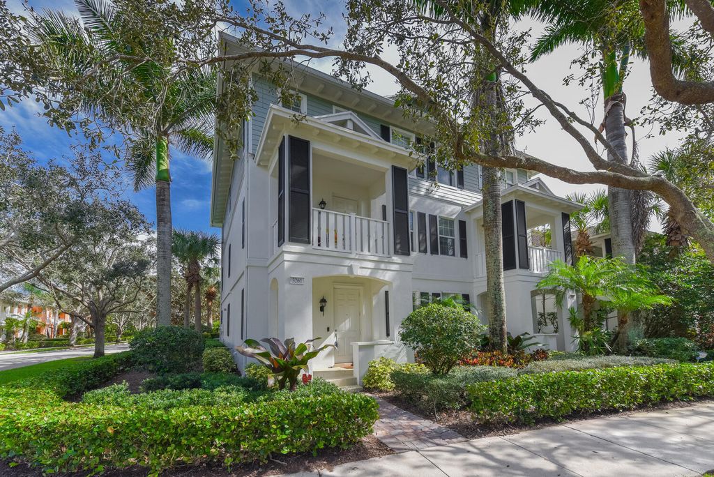 Photo of 3261 E Community Drive, Jupiter, FL 33458 (MLS # R10954522)