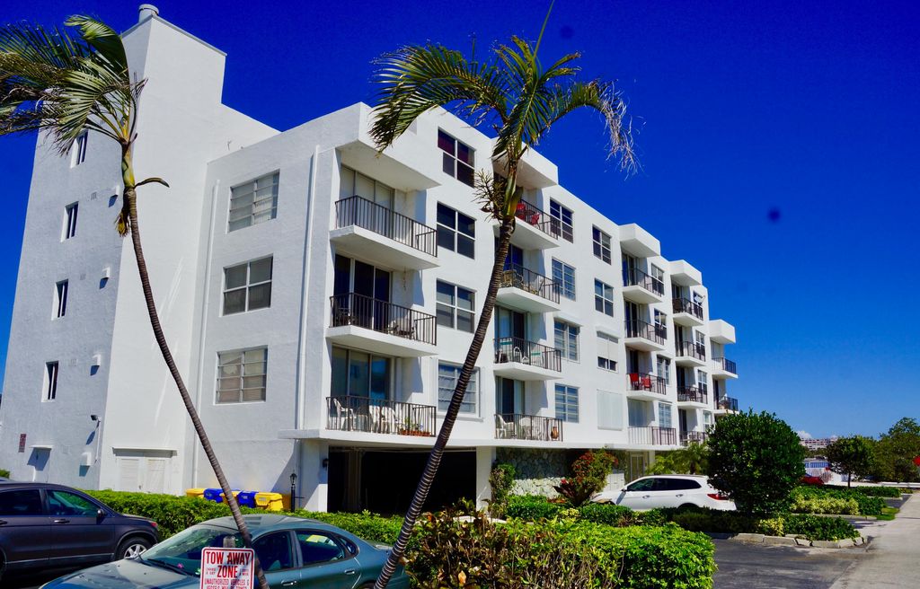 Photo of 301 Croton Avenue #406, Lantana, FL 33462 (MLS # R11166819)