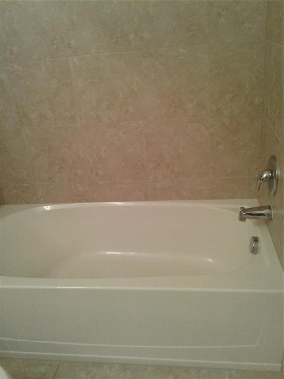 CHARLESTON COMMONS LT 49 - Residential Lease