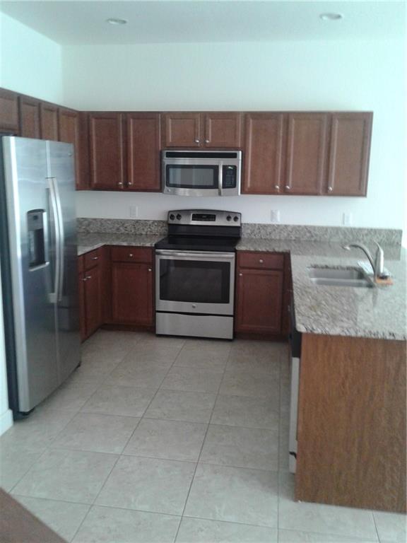 CHARLESTON COMMONS LT 49 - Residential Lease