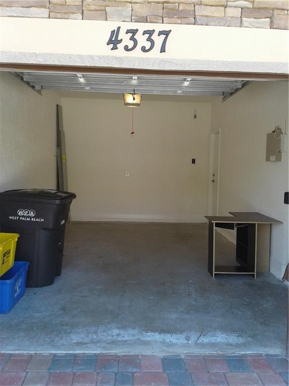 CHARLESTON COMMONS LT 49 - Residential Lease