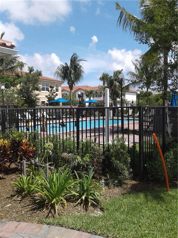 CHARLESTON COMMONS LT 49 - Residential Lease