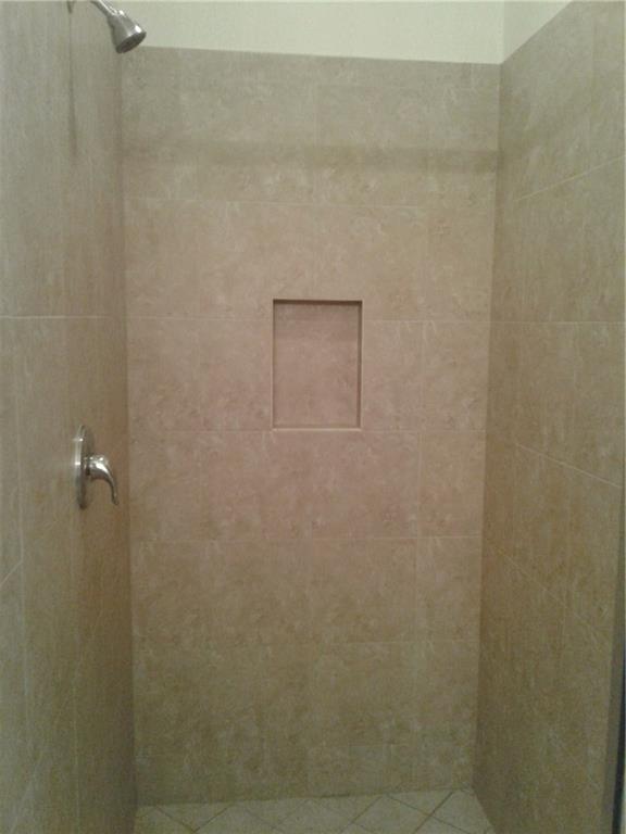 CHARLESTON COMMONS LT 49 - Residential Lease