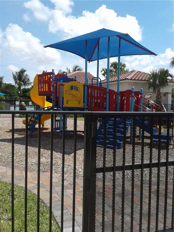 CHARLESTON COMMONS LT 49 - Residential Lease