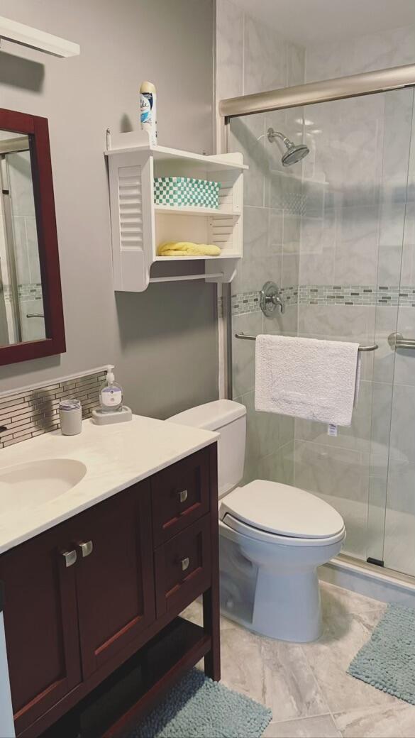 COMMODORE CONDOMINIUM - Residential Lease